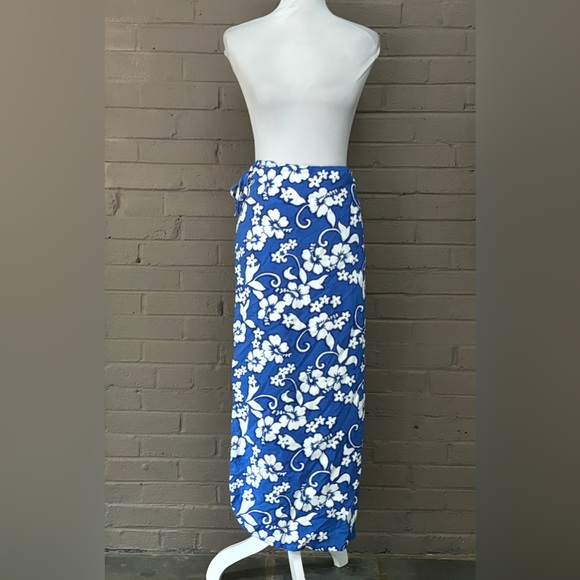 Blue and white floral print sarong M - Picture 3 of 11